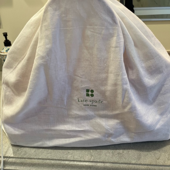 ❤️FINAL REDUCTION❤️. PRICE FIRM.
Vintage Kate Spade Handbag - Picture 11 of 14